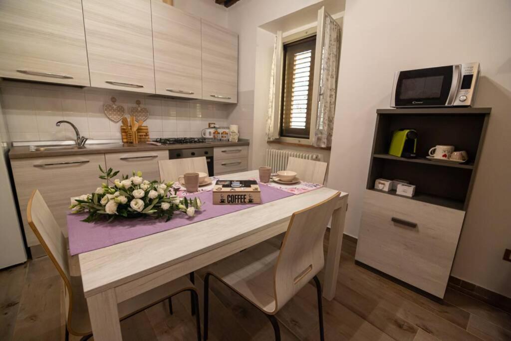 Castiglion Fiorentino Chicca Sotto La Torre Bagian luar foto