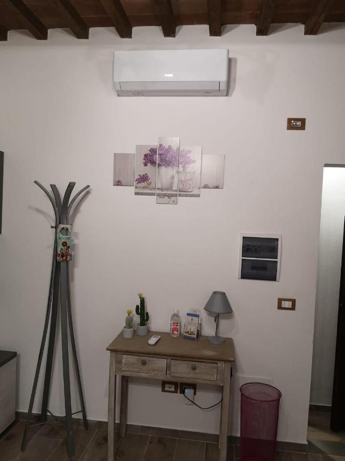 Castiglion Fiorentino Chicca Sotto La Torre Bagian luar foto